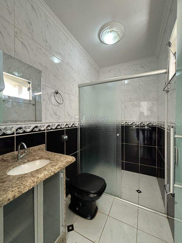 Casa Residencial para aluguel no bairro Jardim Residencial Graminha II: WC social 