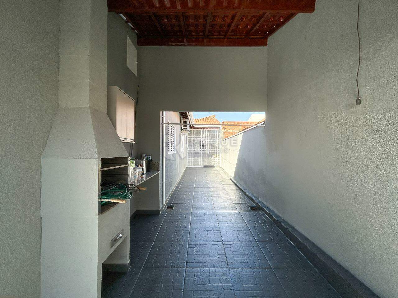 Casa Residencial para aluguel no bairro Jardim Residencial Guimarães: Garagem / churrasqueira 