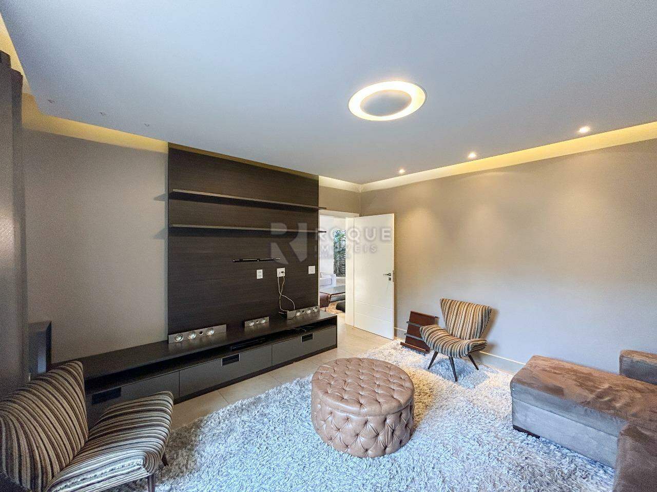 Casa em condomínio para aluguel no bairro Residencial Casalbuono: Sala de TV 
