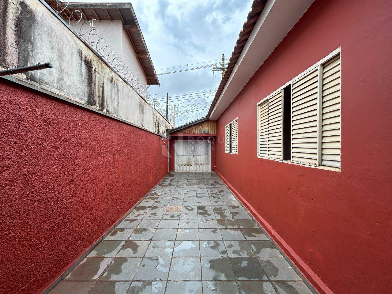 Casa Residencial para aluguel no bairro Jardim Rossi: Garagem 