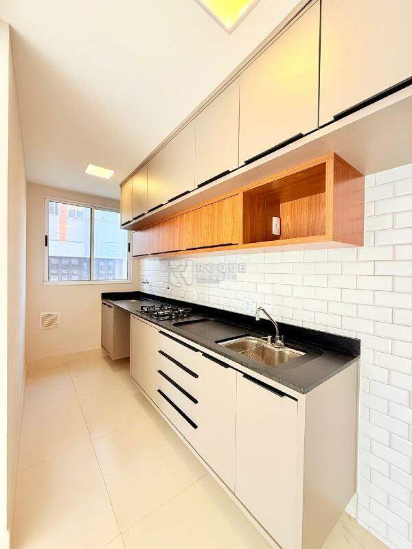 Apartamento à venda no bairro Vale das Esmeraldas: Cozinha