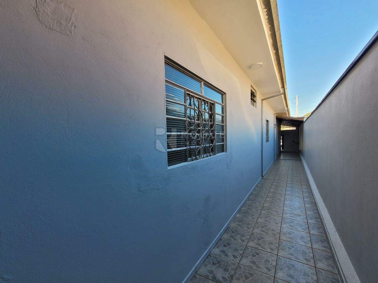 Casa Residencial à venda no bairro Jardim Ouro Branco: Corredor lateral