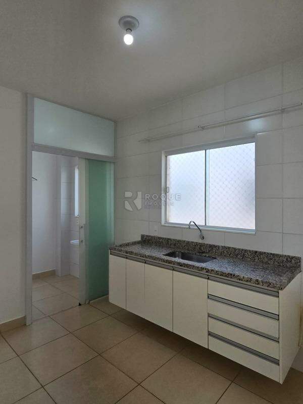 Apartamento à venda no bairro Jardim Ouro Verde: Cozinha