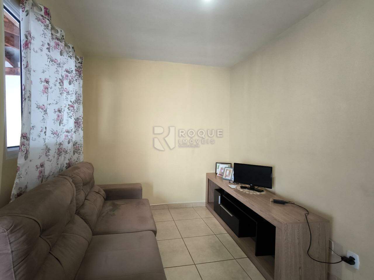 Casa Residencial à venda no bairro Jardim Niza Azevedo Calice: SALA DE ESTAR