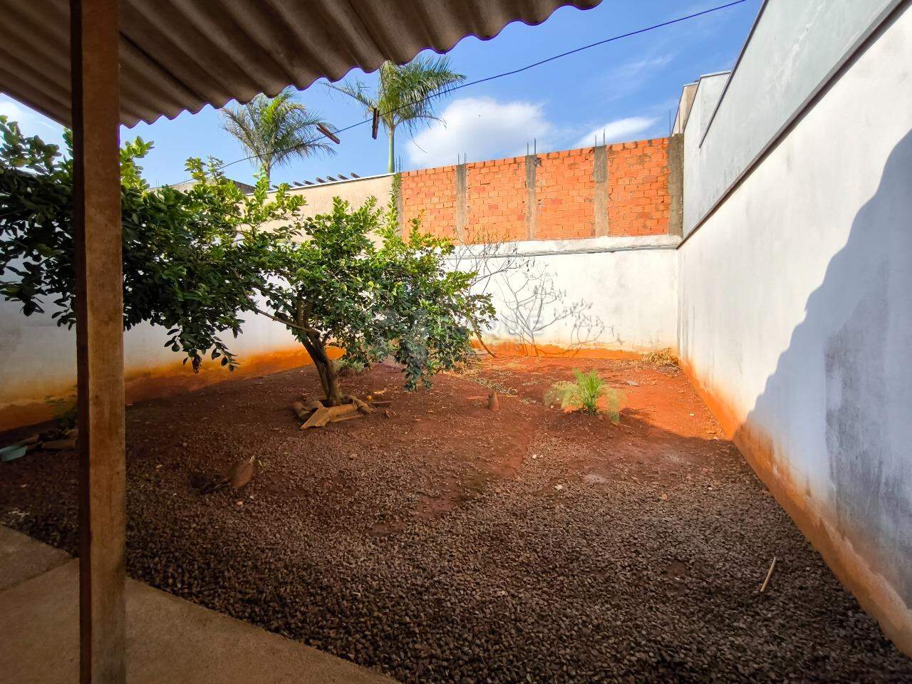 Casa Residencial à venda no bairro Jardim Niza Azevedo Calice: QUINTAL FUNDOS