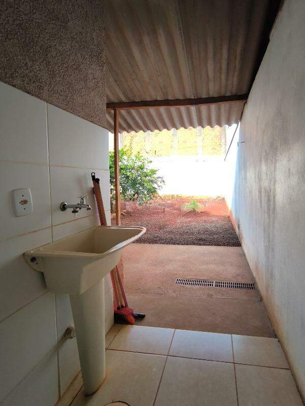Casa Residencial à venda no bairro Jardim Niza Azevedo Calice: LAVANDERIA