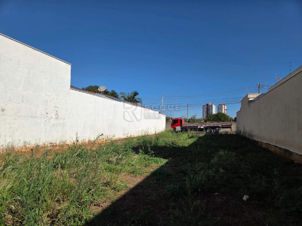 Terreno à venda no bairro Jardim das Laranjeiras: Terreno