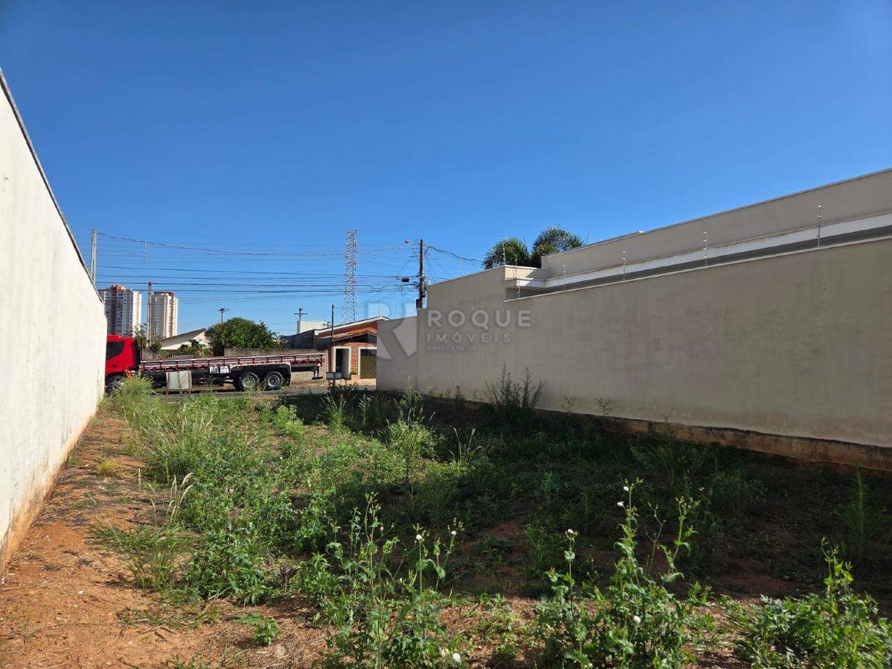Terreno à venda no bairro Jardim das Laranjeiras: Terreno