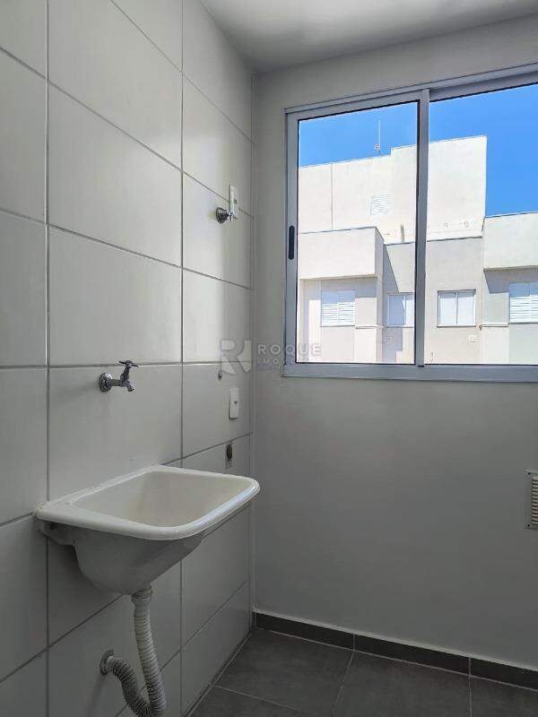 Apartamento para aluguel no bairro Vale das Esmeraldas: Lavanderia