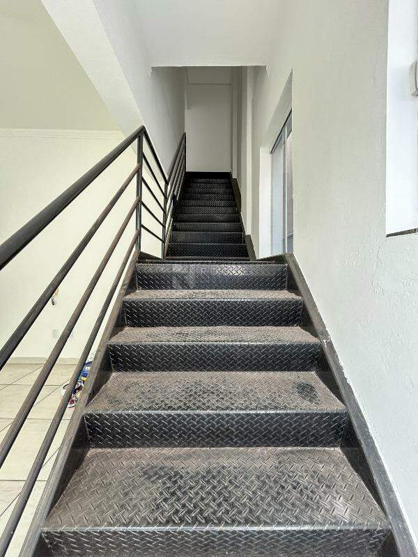 Barracão/Galpão para aluguel no bairro Jardim Porto Real IV: Acesso segundo andar 