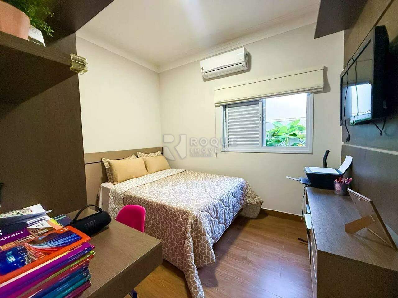 Casa em condomínio à venda no bairro Vale das Oliveiras: 