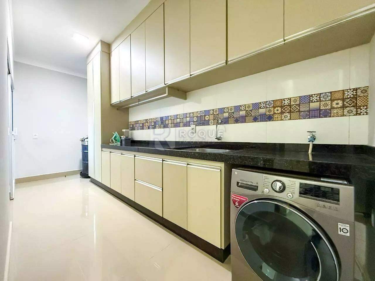 Casa em condomínio à venda no bairro Vale das Oliveiras: 