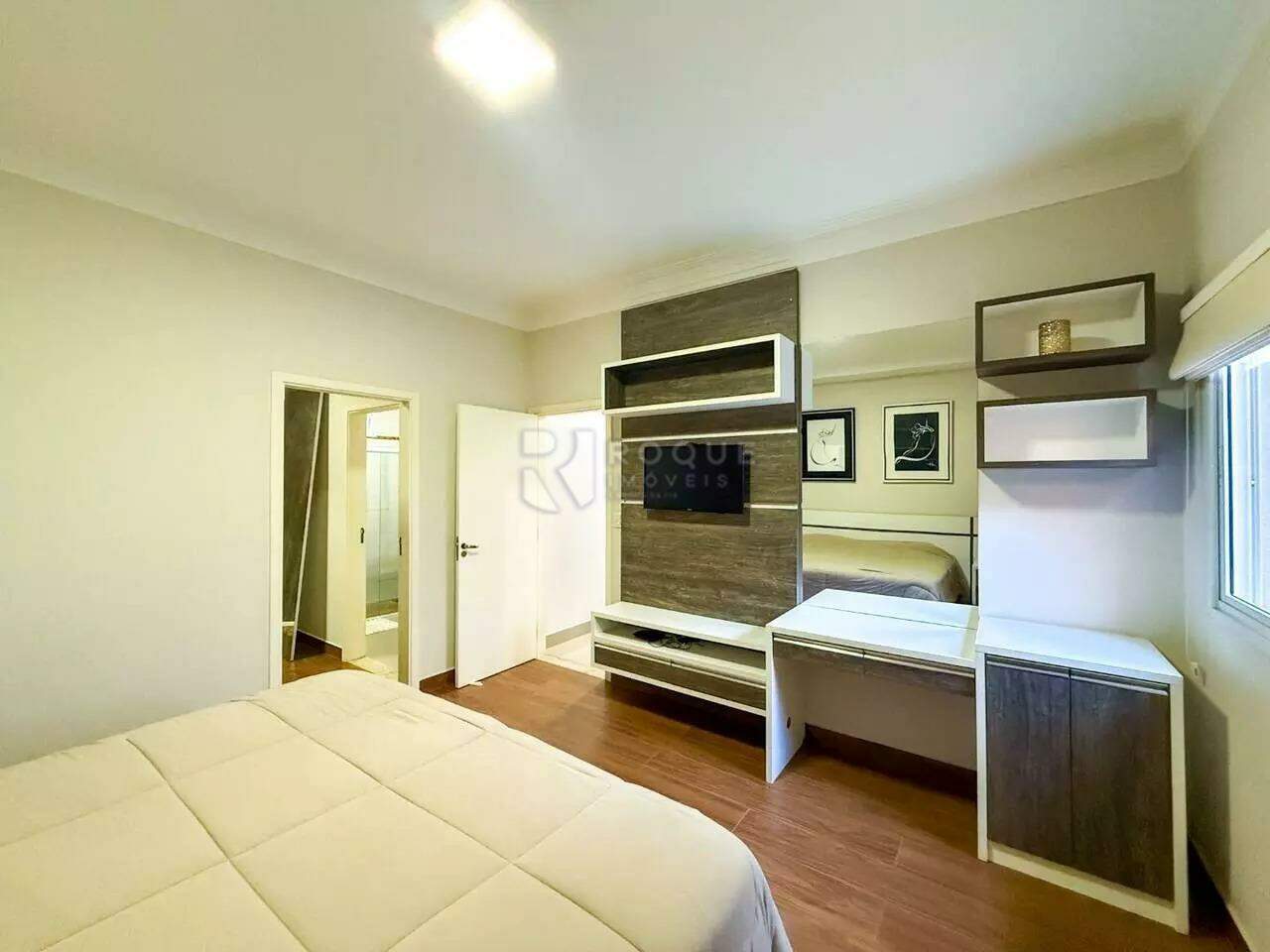 Casa em condomínio à venda no bairro Vale das Oliveiras: 