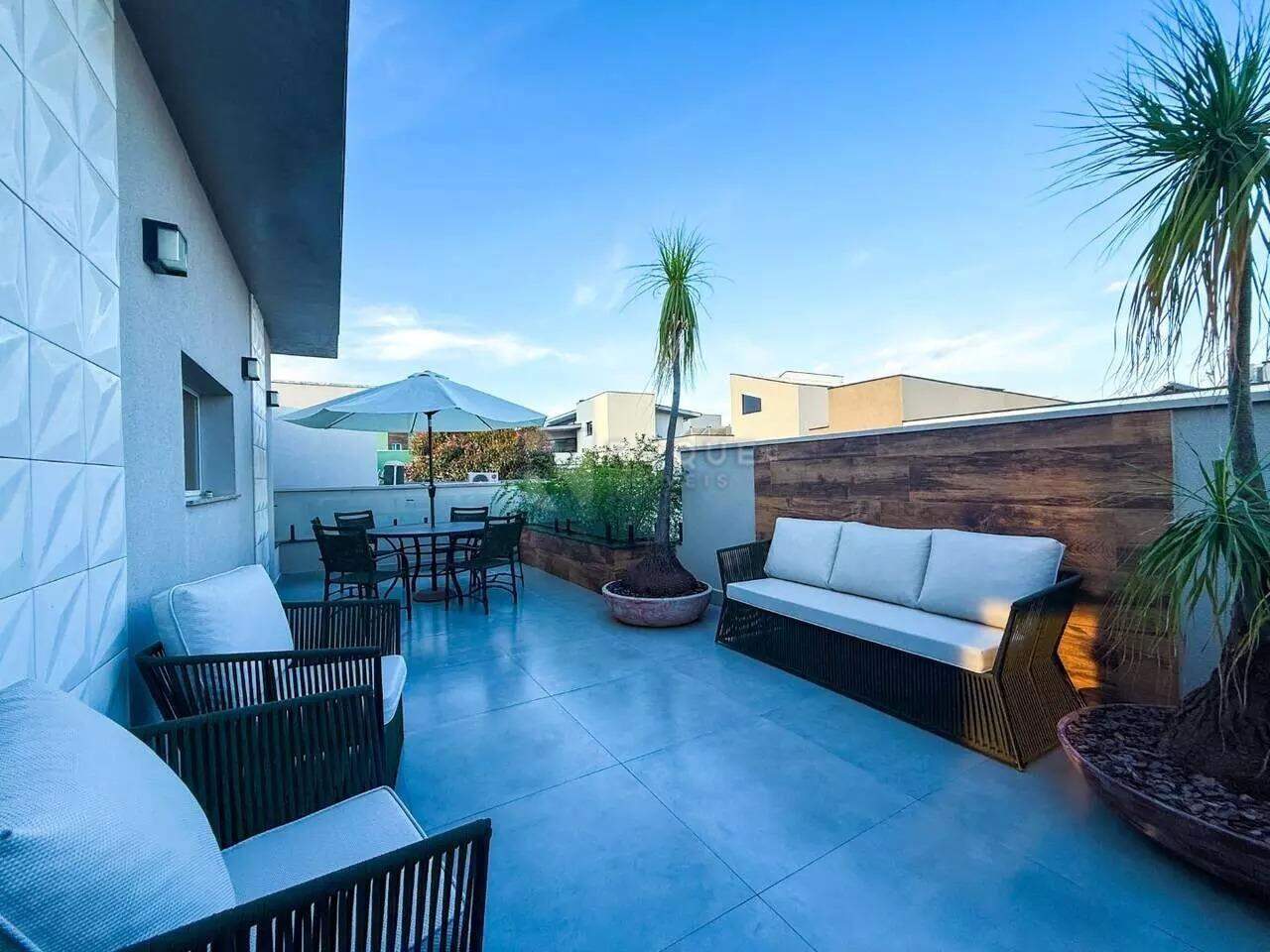 Casa em condomínio à venda no bairro Vale das Oliveiras: 