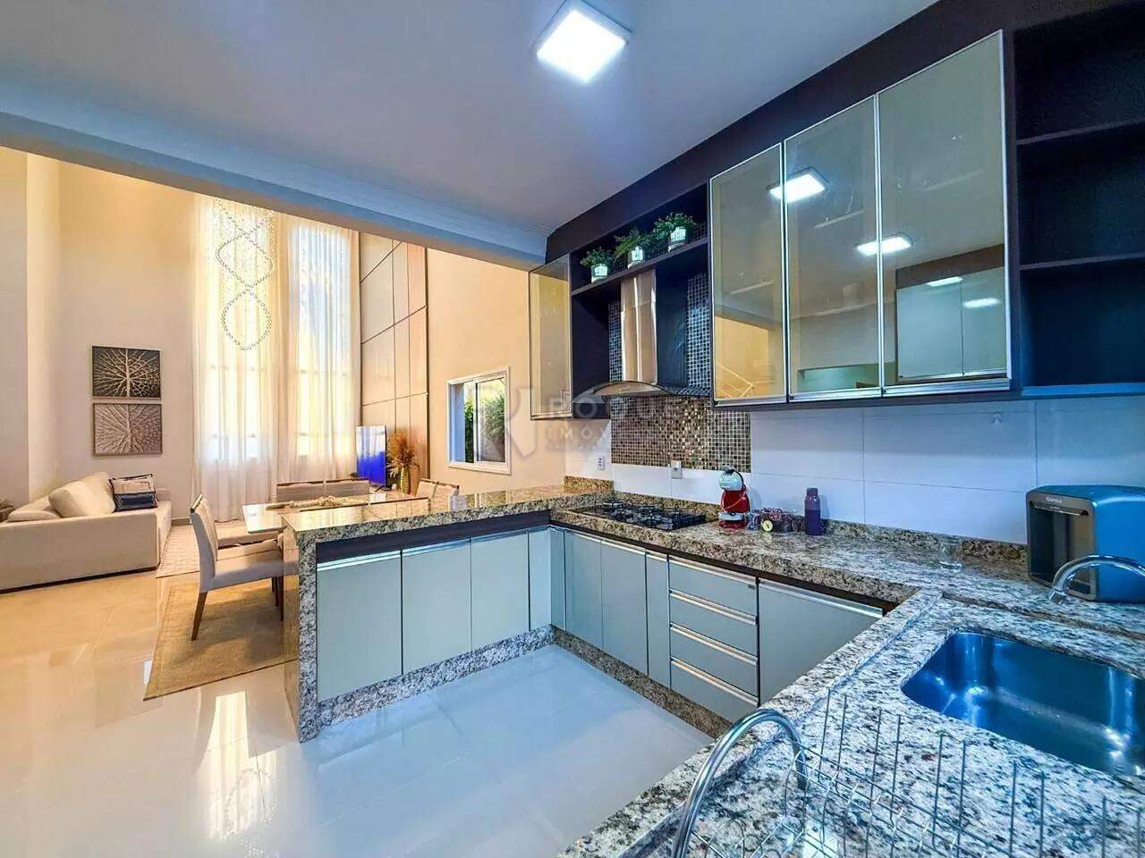 Casa em condomínio à venda no bairro Vale das Oliveiras: 