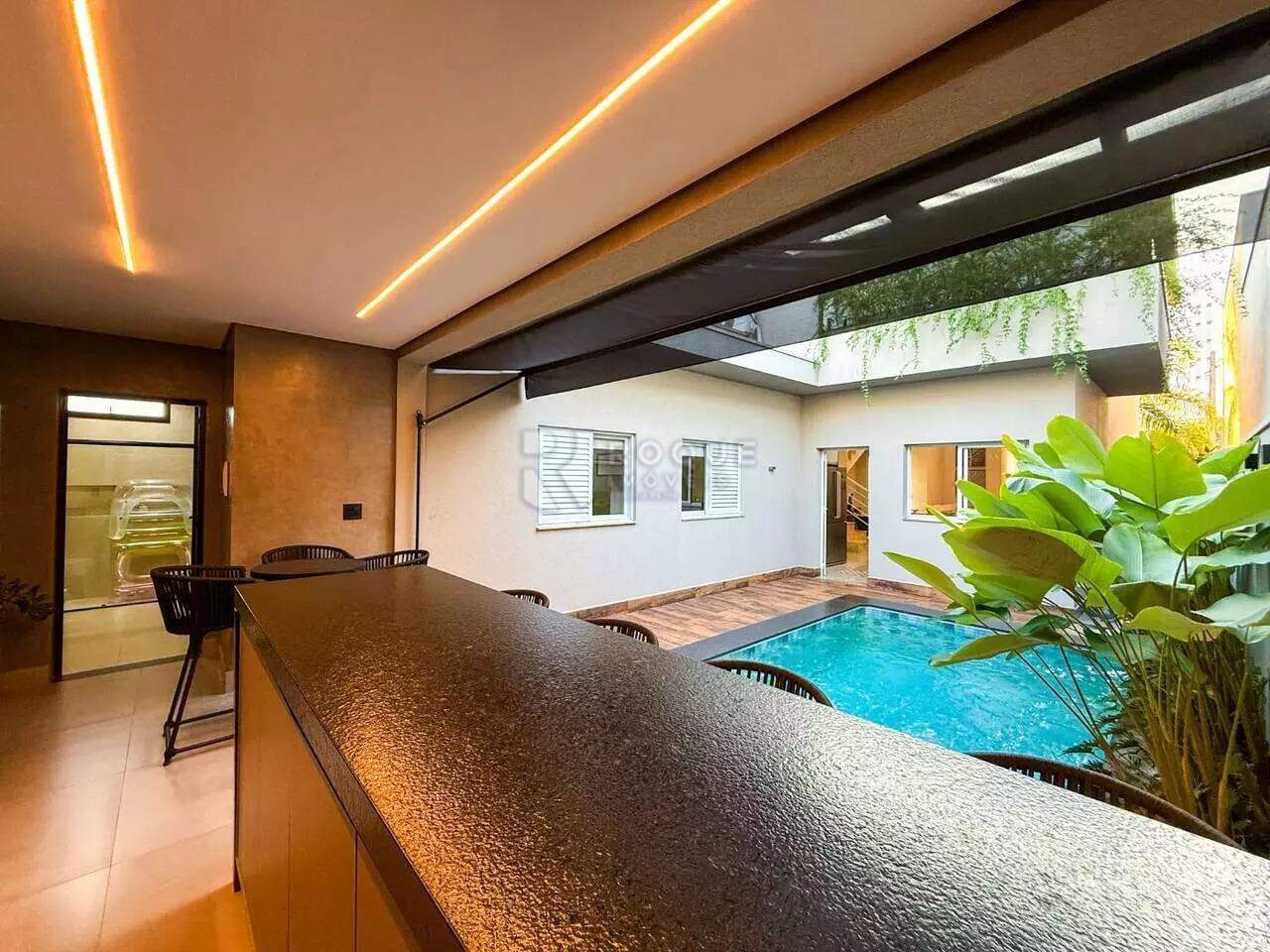 Casa em condomínio à venda no bairro Vale das Oliveiras: 