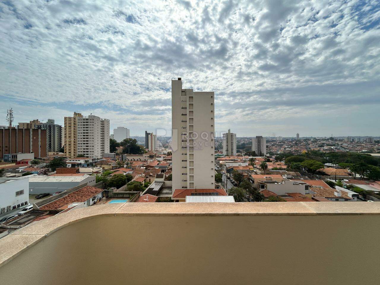 Apartamento para aluguel no bairro Centro: Sacada