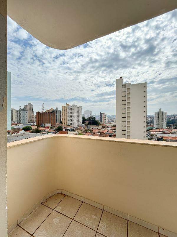 Apartamento para aluguel no bairro Centro: Sacada 