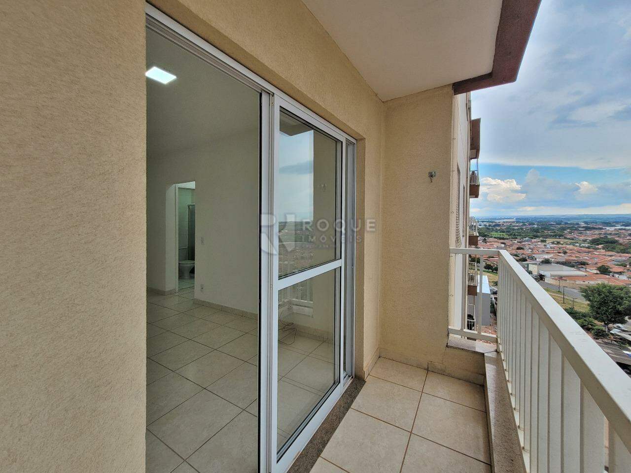 Apartamento para aluguel no bairro Chácaras Antonieta: VARANDA