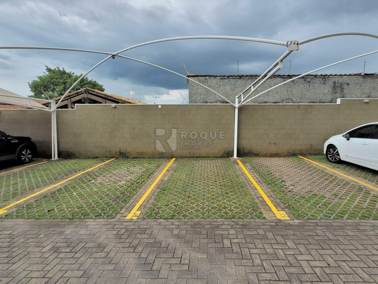 Apartamento para aluguel no bairro Chácaras Antonieta: VAGA DE GARAGEM