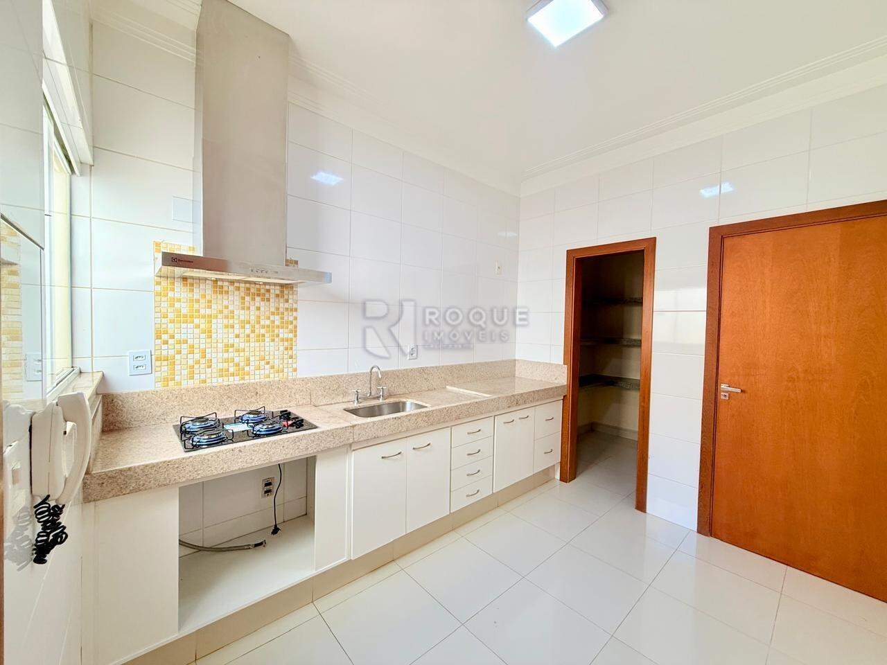 Casa em condomínio para aluguel no bairro Jardim Nossa Senhora do Amparo: Cozinha