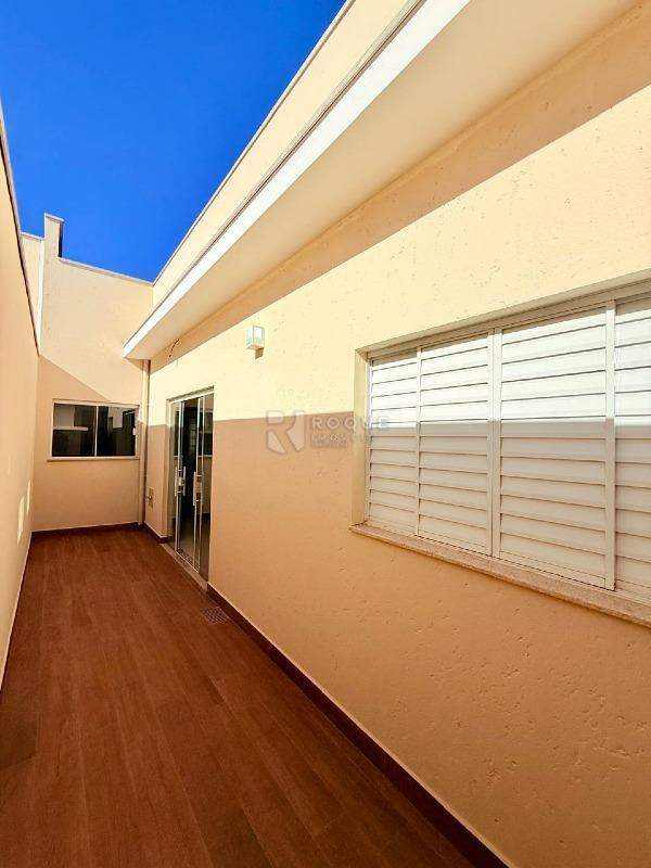 Casa em condomínio para aluguel no bairro Jardim Nossa Senhora do Amparo: Corredor Externo