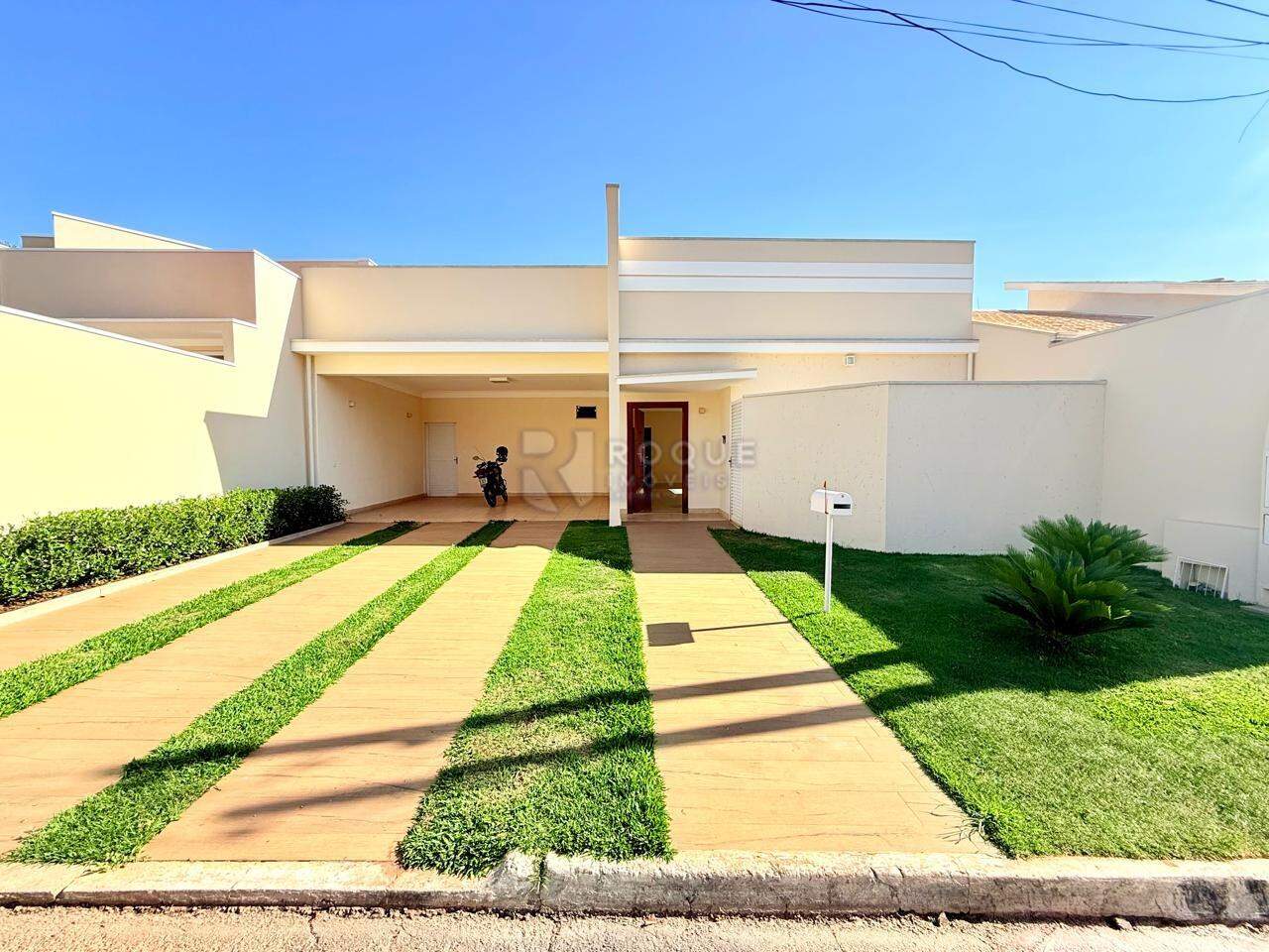 Casa em condomínio para aluguel no bairro Jardim Nossa Senhora do Amparo: Fachada