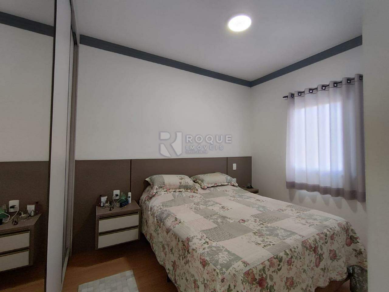 Apartamento à venda no bairro Vila Cristovam: 