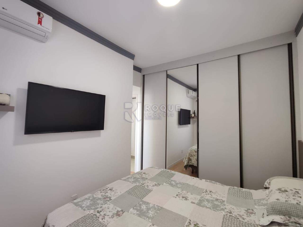Apartamento à venda no bairro Vila Cristovam: 