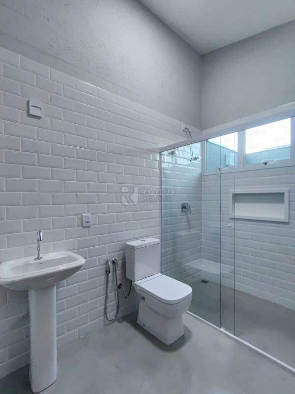 Casa Residencial para aluguel no bairro Residencial Colinas do Engenho II: WC suíte