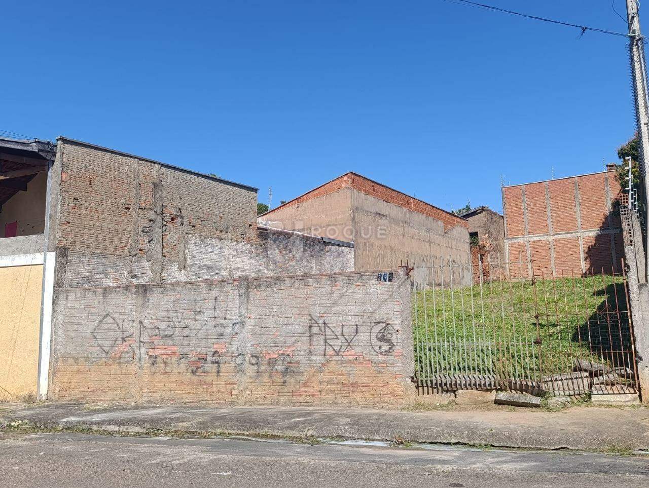 Terreno à venda no bairro Jardim Ipiranga: Frente
