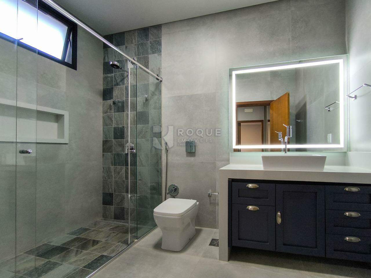 Casa em condomínio à venda no bairro Residencial Margarida de Holstein: WC SUÍTE MASTER