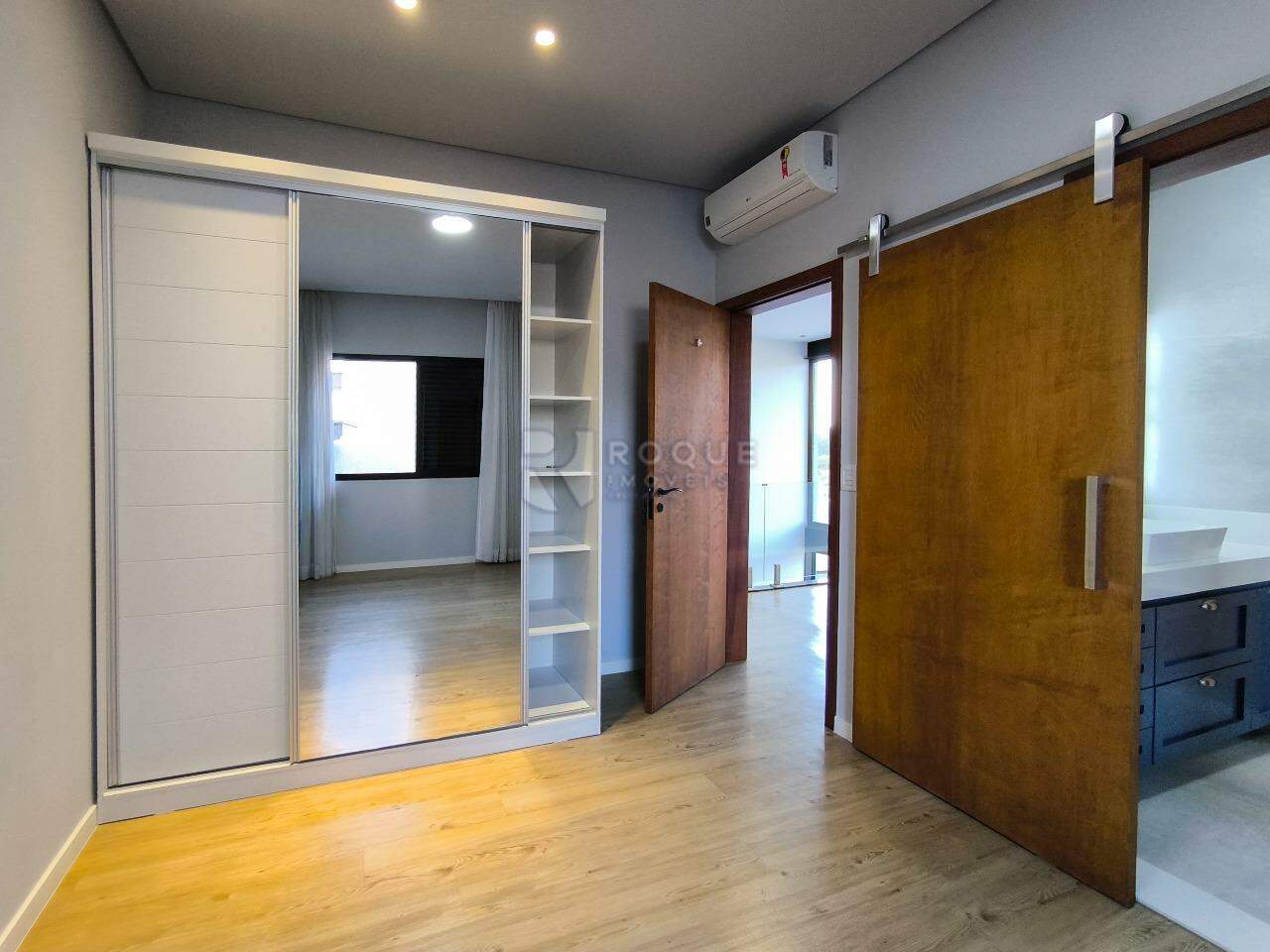 Casa em condomínio à venda no bairro Residencial Margarida de Holstein: DEMI SUÍTE 1