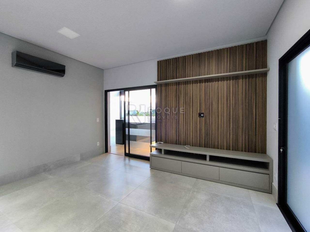 Casa em condomínio à venda no bairro Residencial Margarida de Holstein: SALA DE TV