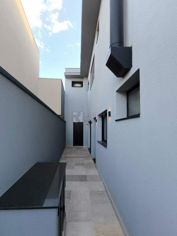 Casa em condomínio à venda no bairro Residencial Margarida de Holstein: LATERAL EXTERNA