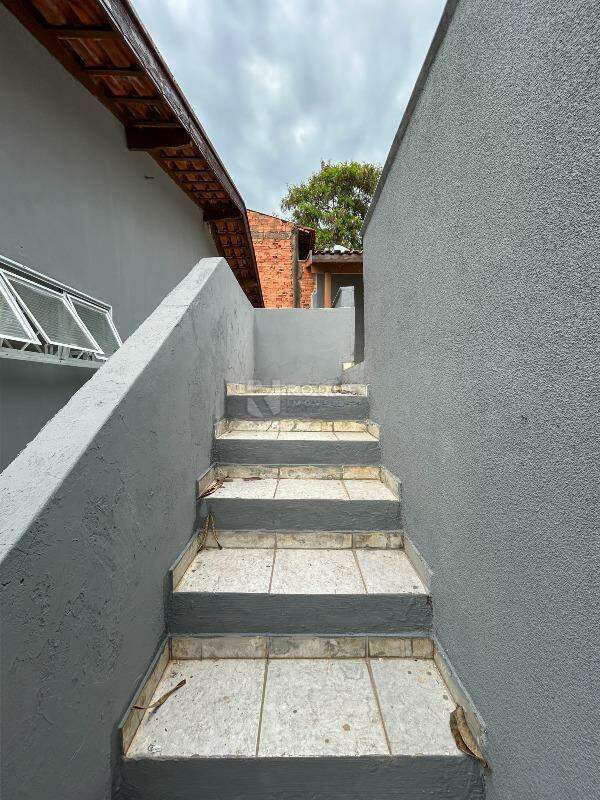 Casa Residencial para aluguel no bairro Vila Queiroz: Acesso fundo