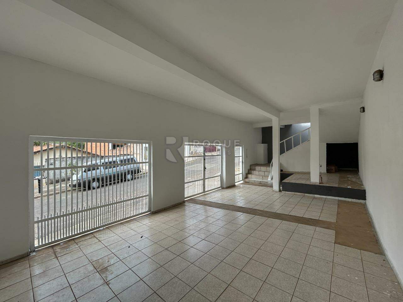 Casa Residencial para aluguel no bairro Vila Queiroz: Garagem