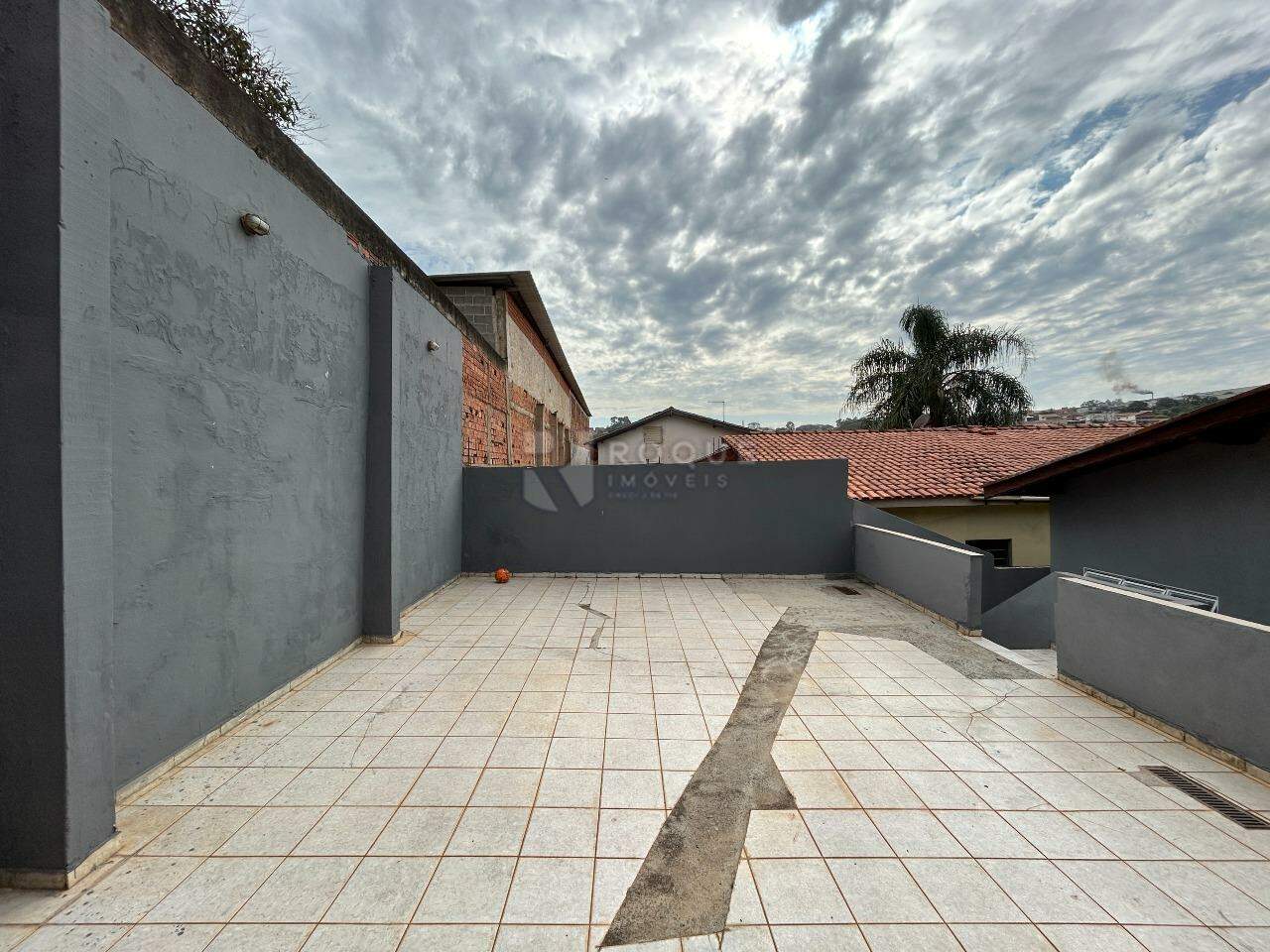 Casa Residencial para aluguel no bairro Vila Queiroz: Fundo
