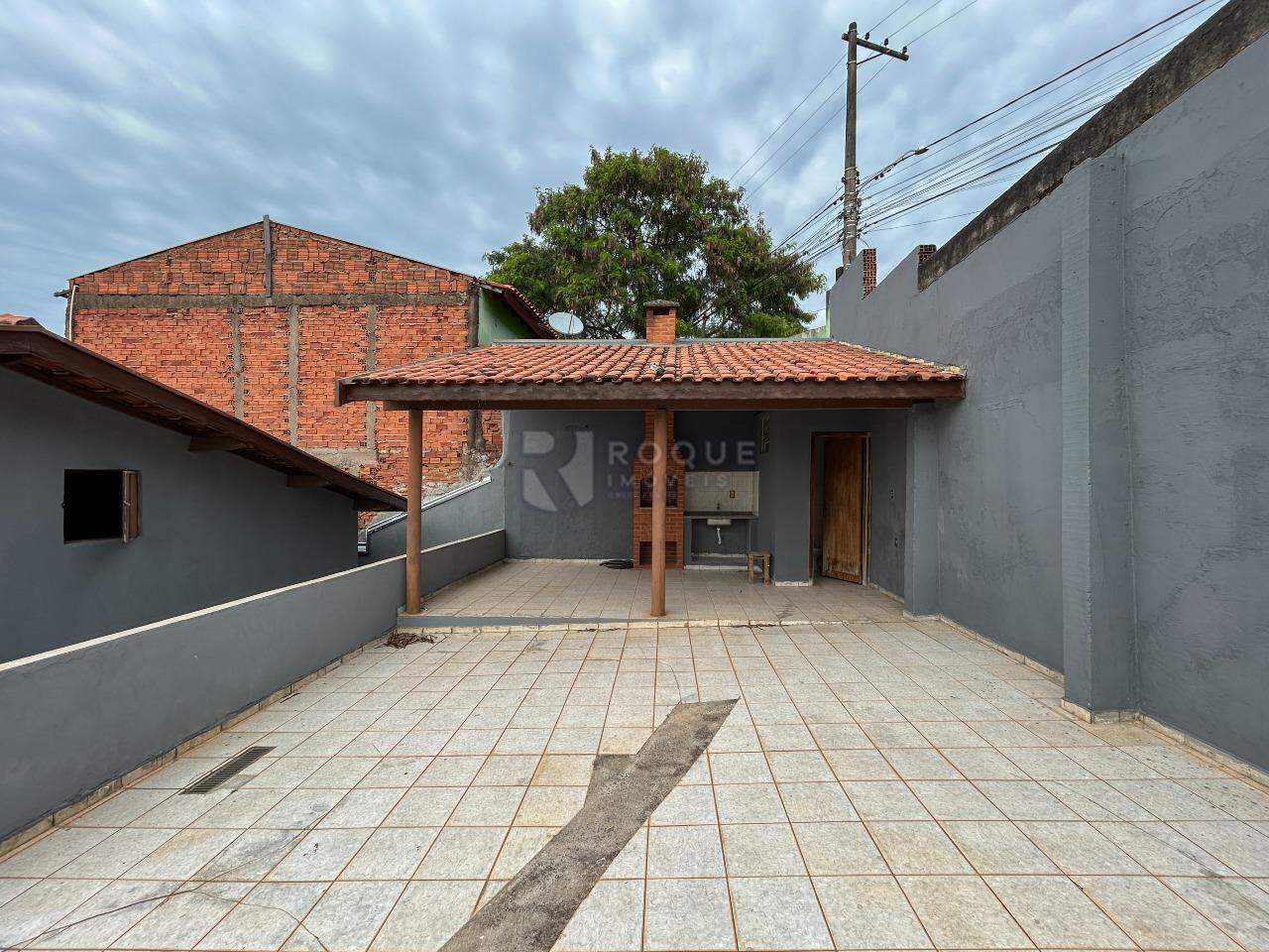 Casa Residencial para aluguel no bairro Vila Queiroz: Fundo