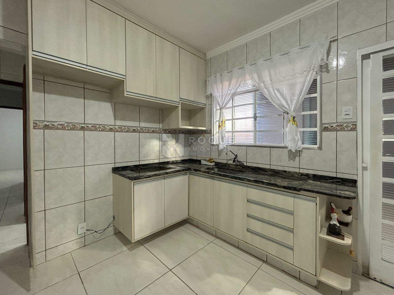 Casa Residencial para aluguel no bairro Parque Hippolyto: Cozinha