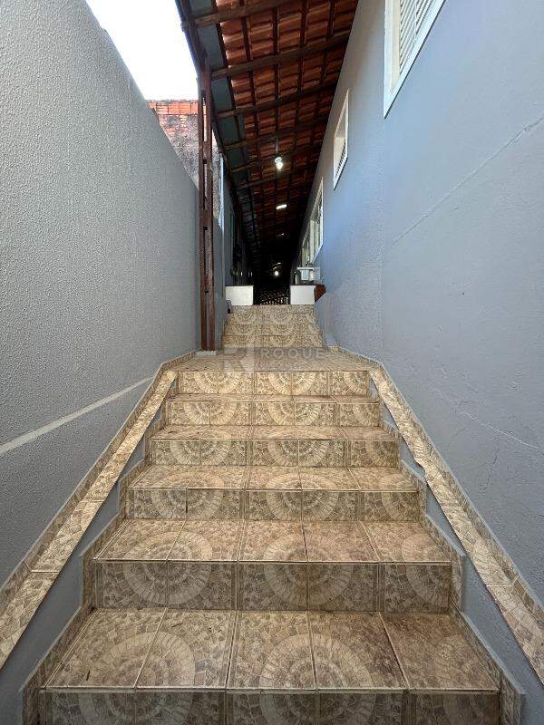 Casa Residencial para aluguel no bairro Parque Hippolyto: Corredor fundo 
