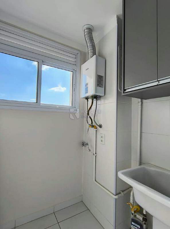 Apartamento para aluguel no bairro Vila Santa Rosália: Lavanderia