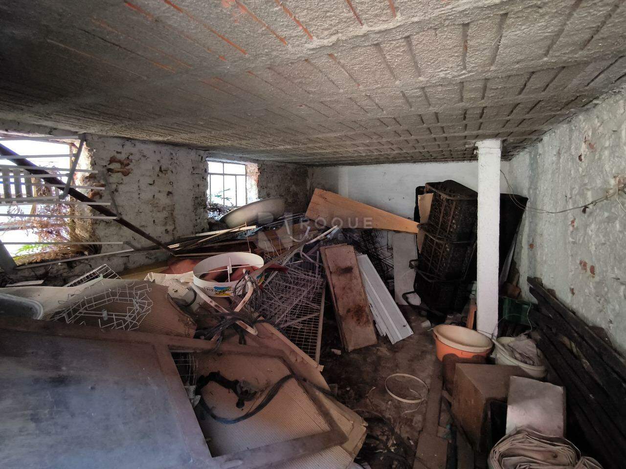 Casa Residencial à venda no bairro Vila Queiroz: PORÃO