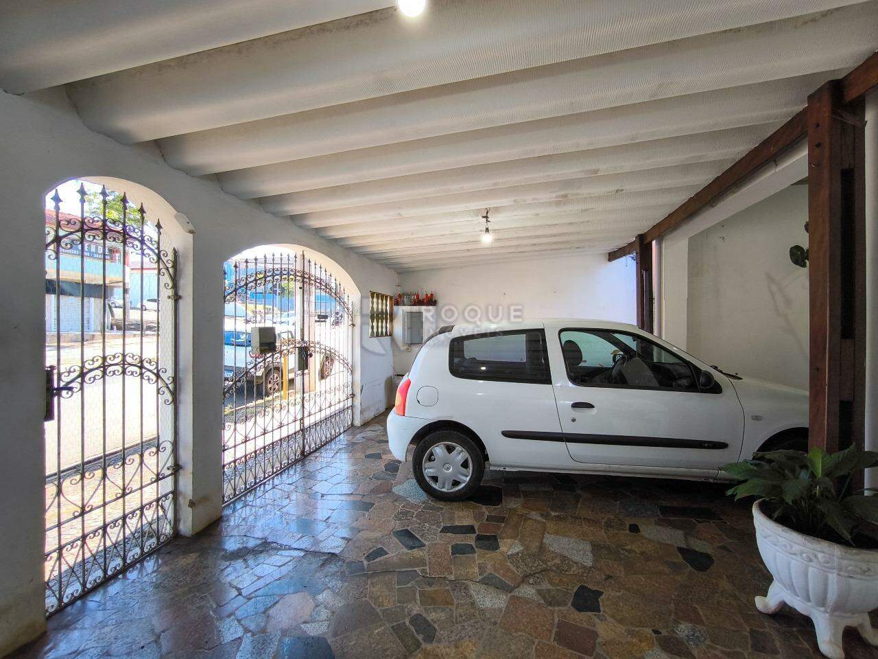 Casa Residencial à venda no bairro Vila Queiroz: GARAGEM