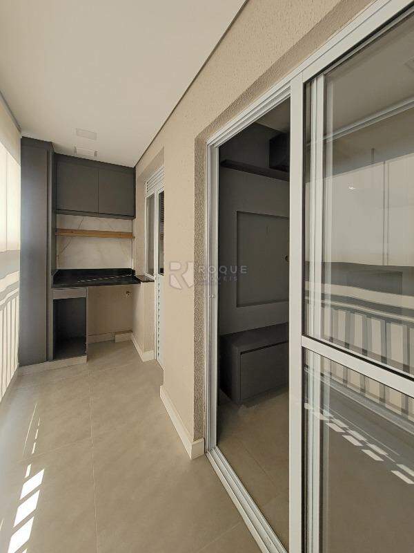 Apartamento à venda no bairro Chácara Boa Vista da Graminha: Sacada