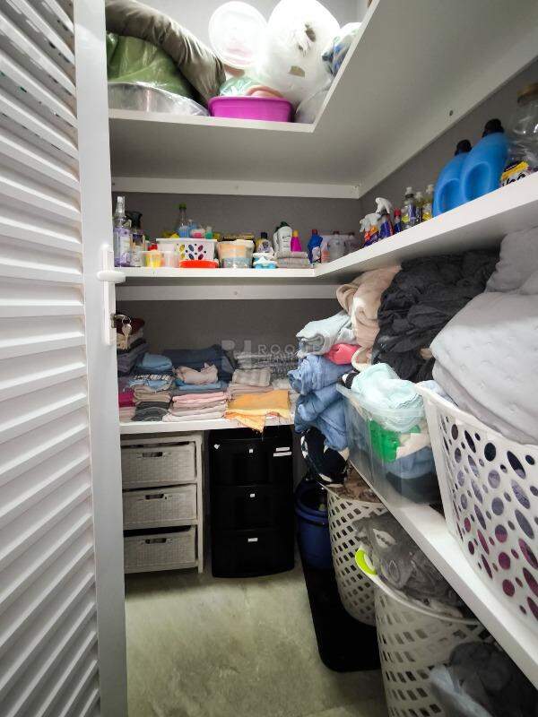 Casa em condomínio à venda no bairro Residencial Margarida de Holstein: DESPENSA