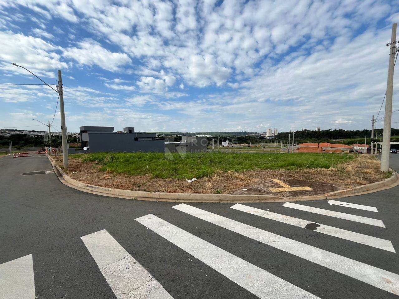 Terreno em condomínio à venda no bairro Terras de São Bento III: 