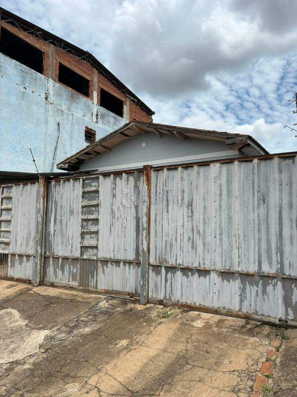 Terreno à venda no bairro Jardim Piratininga: 