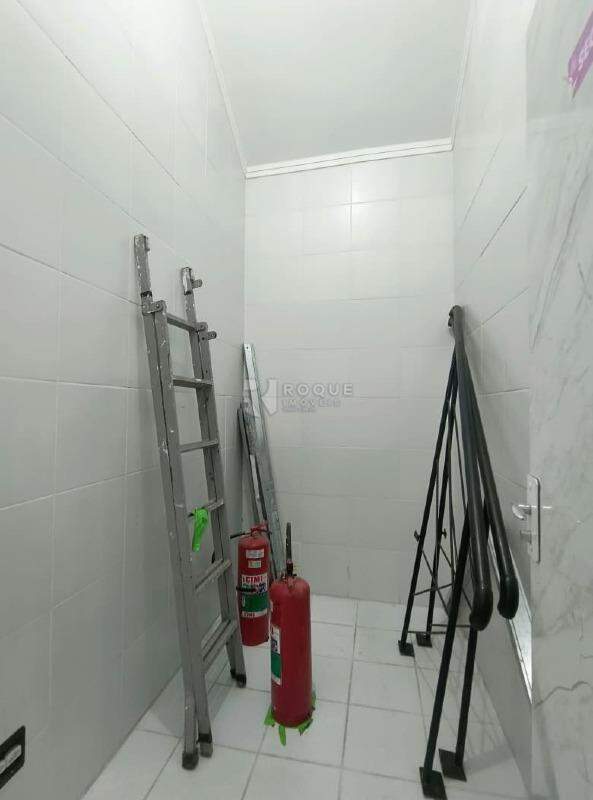 Salão para aluguel no bairro Vila Claudia: Despejo 