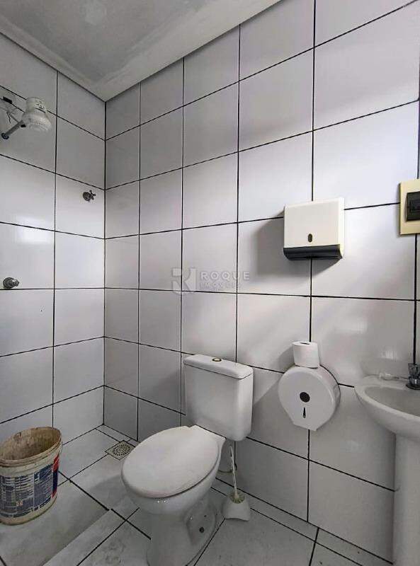 Salão para aluguel no bairro Vila Claudia: Wc social superior